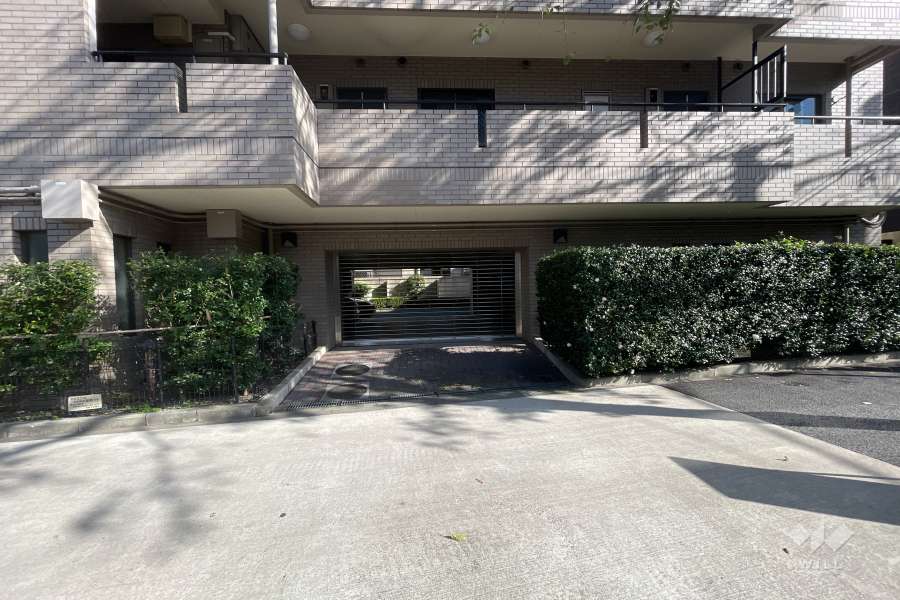 駐車場の出入り口（リングシャッター付き）