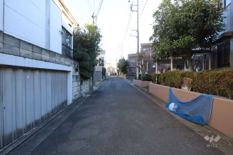 敷地北東側の前面道路