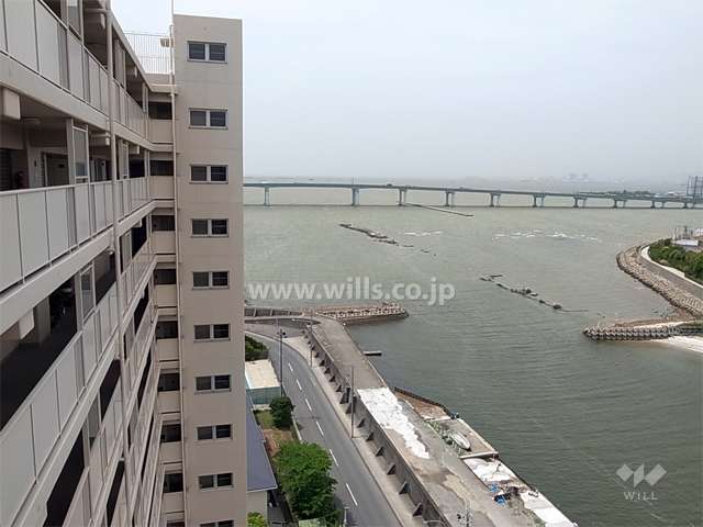 海が近く、海沿いには鳴尾浜公園、鳴尾浜臨海西緑地などがあります。
