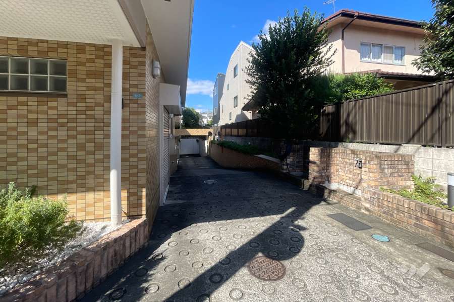 駐車場の出入り口