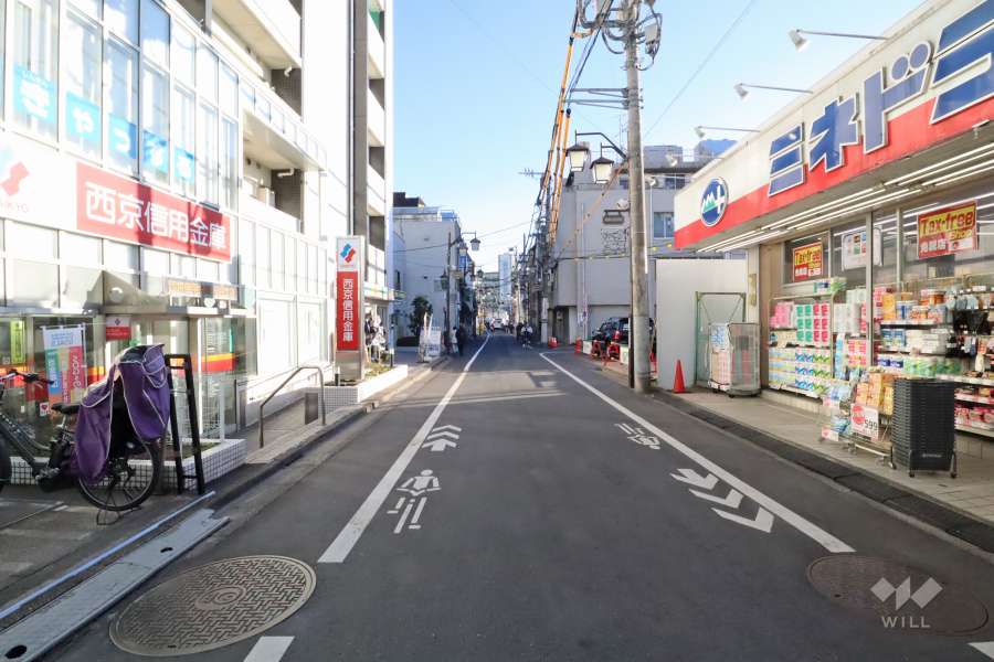 敷地西側の前面道路　