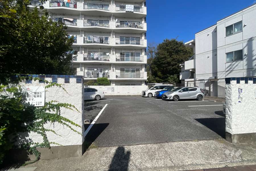 駐車場の出入り口