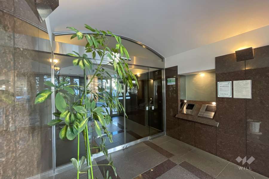 エントランスはオートロック付きです。