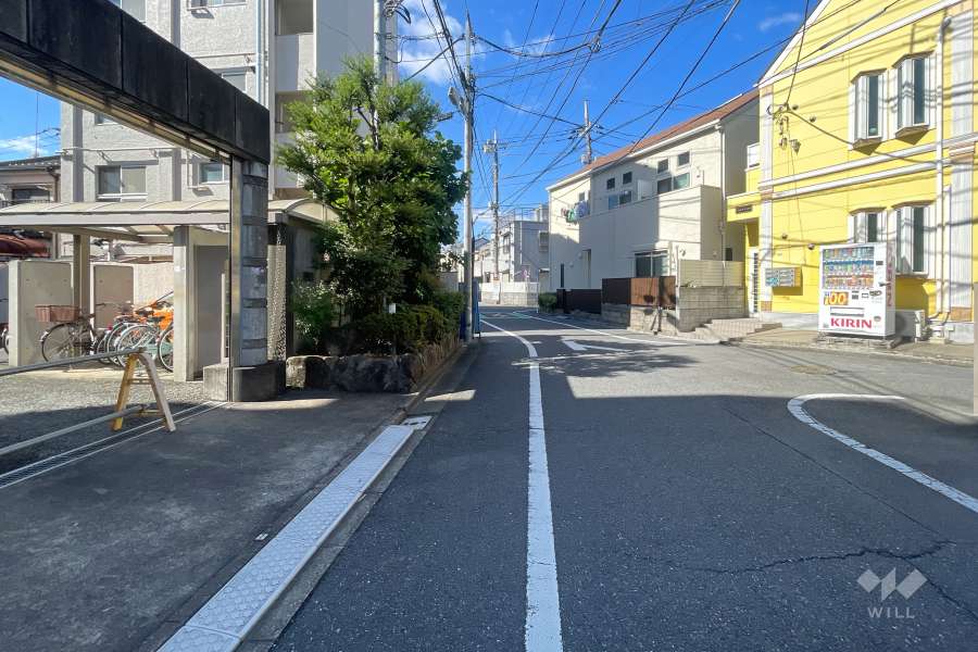 敷地北東側の前面道路