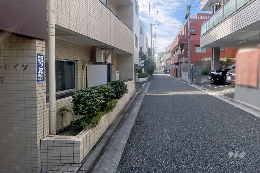 敷地北側の前面道路