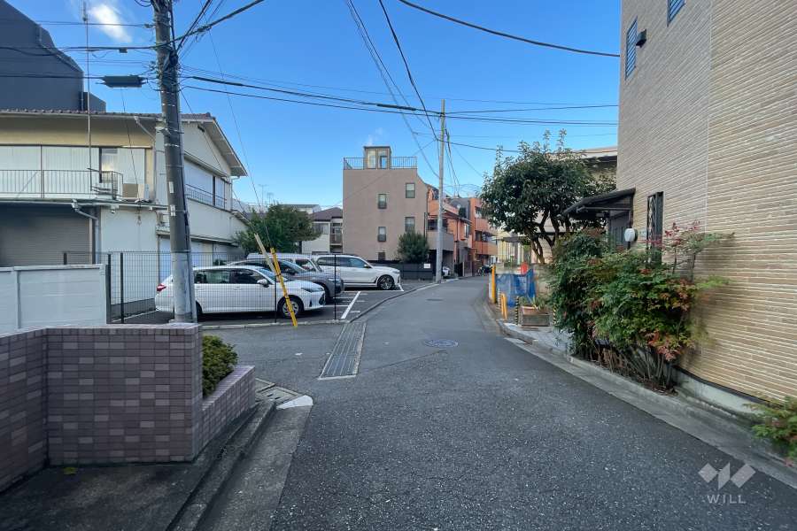 敷地東側の前面道路