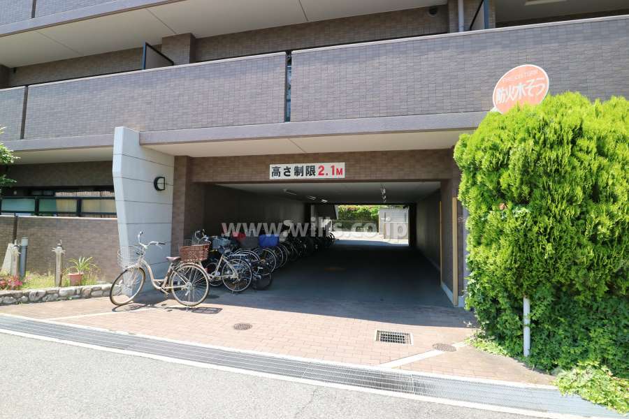 駐車場出入り口