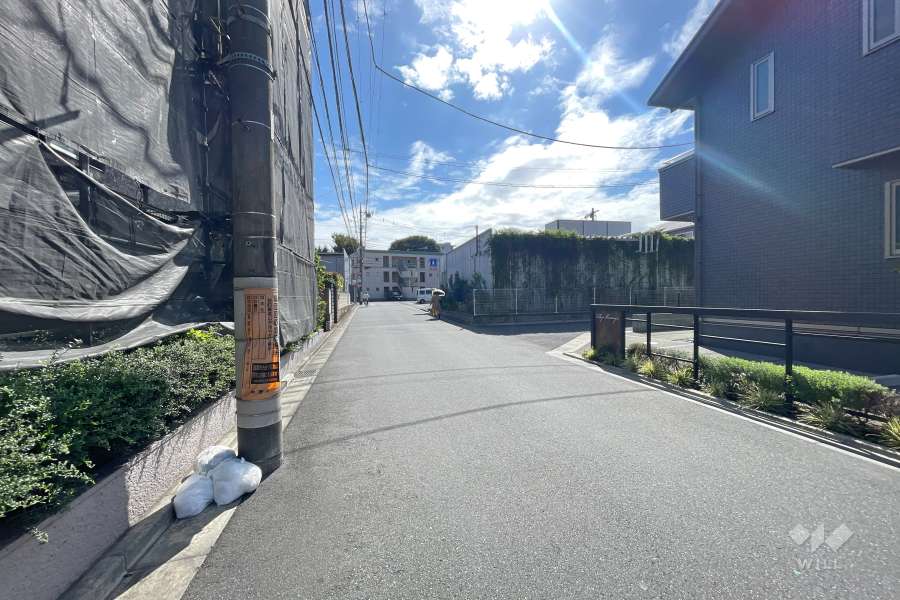 敷地西側の前面道路　