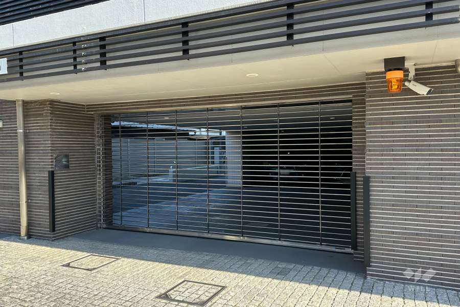 駐車場出入り口（リングシャッター付き）
