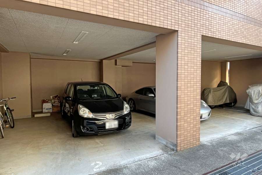 敷地内駐車場（屋内平面式）