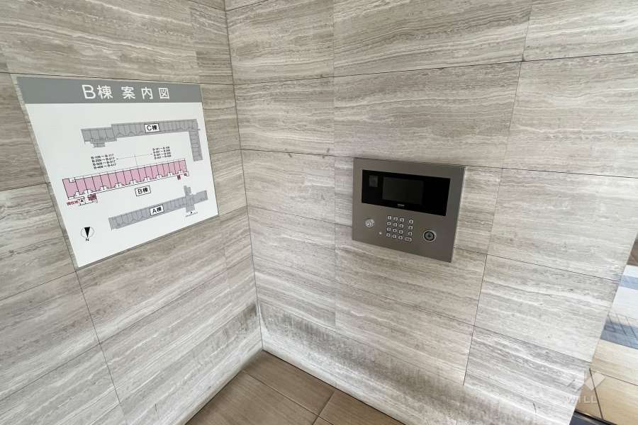 サブエントランスはオートロック付きです。