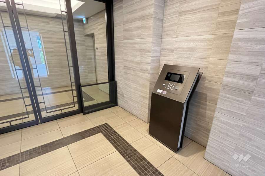 エントランスはオートロック付きです。