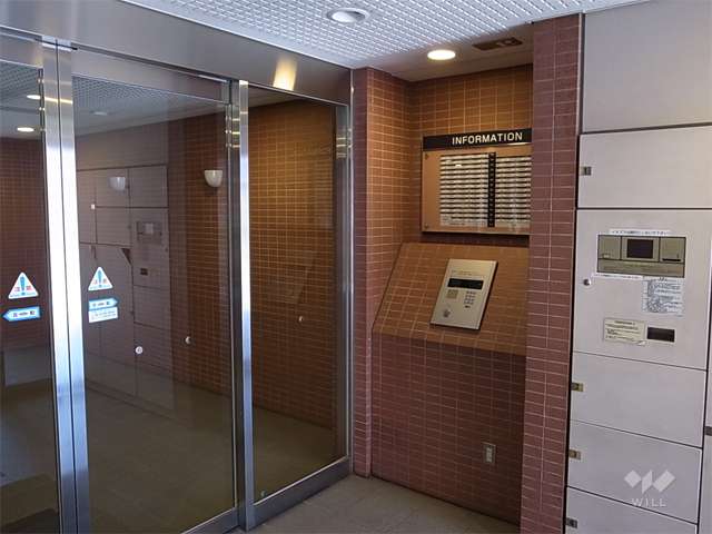 エントランスにはオートロックと宅配ボックスが設置されています。