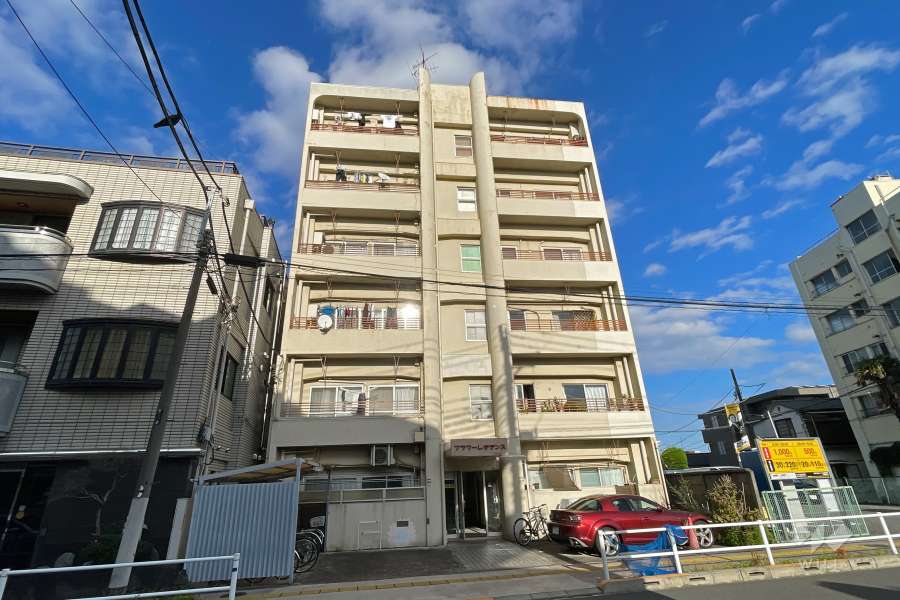 フラワーレヂデンスの外観（西側から）