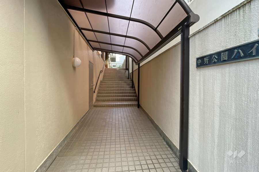 敷地入り口