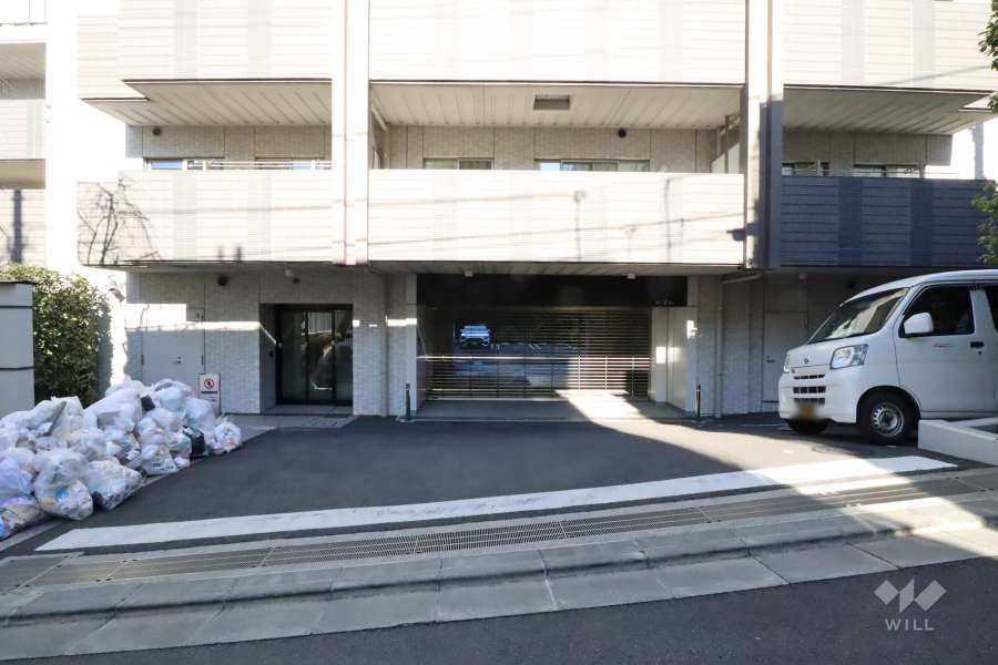 駐車場の出入り口（リングシャッター付き）