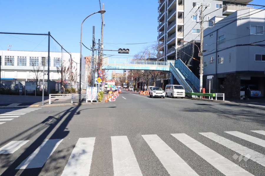 敷地北西側の前面道路