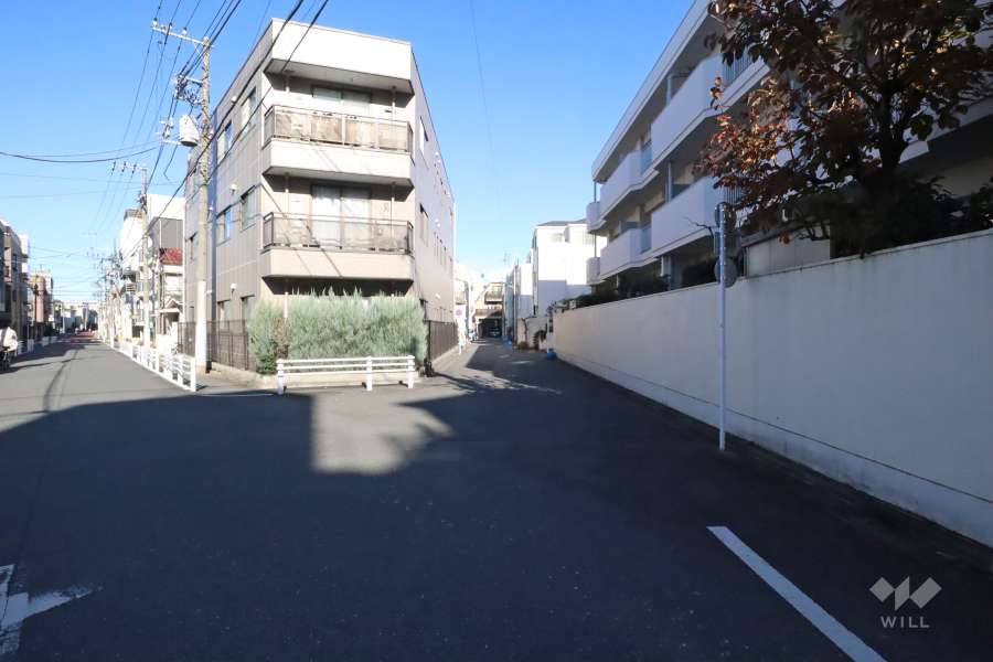 敷地北西側の前面道路