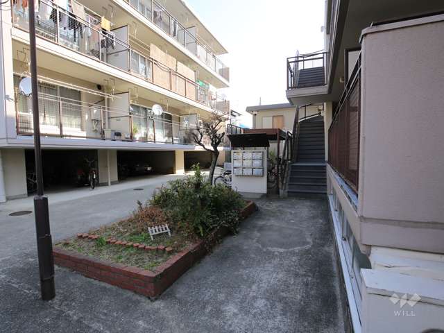 中庭にある共用ポスト