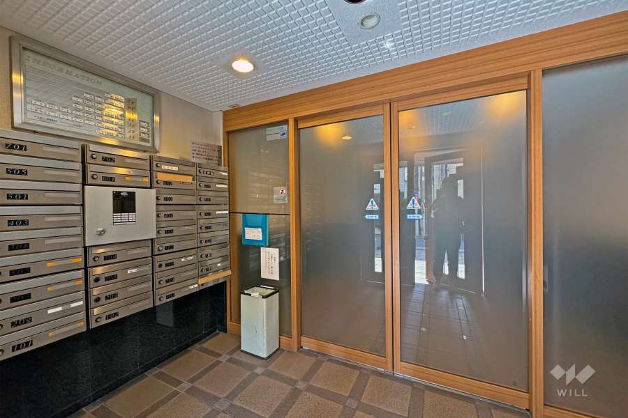 エントランスはオートロック付です。