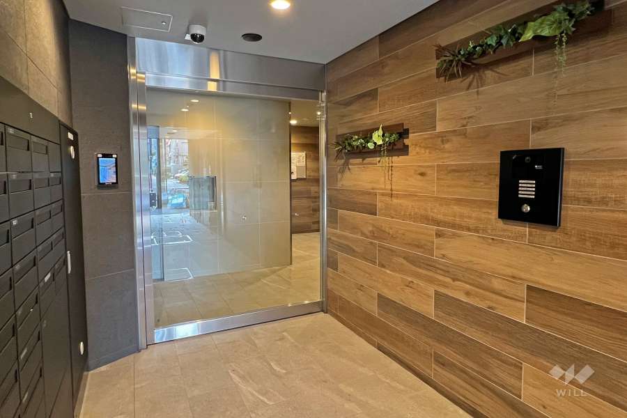 エントランスはオートロック付きです。