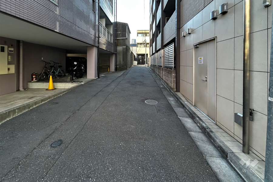 敷地東側の前面道路