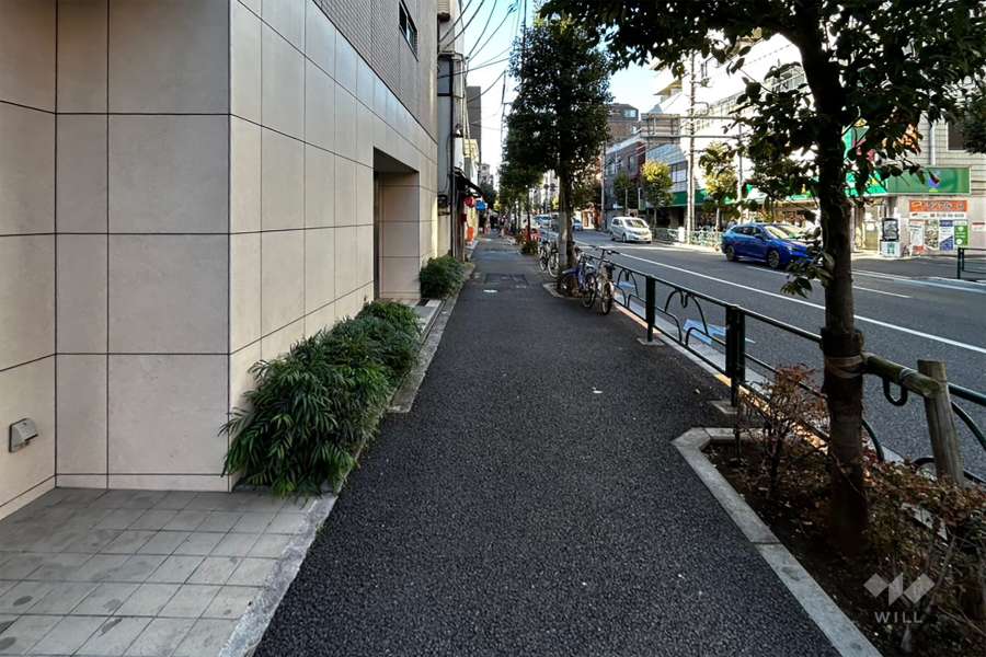 敷地北側の前面道路