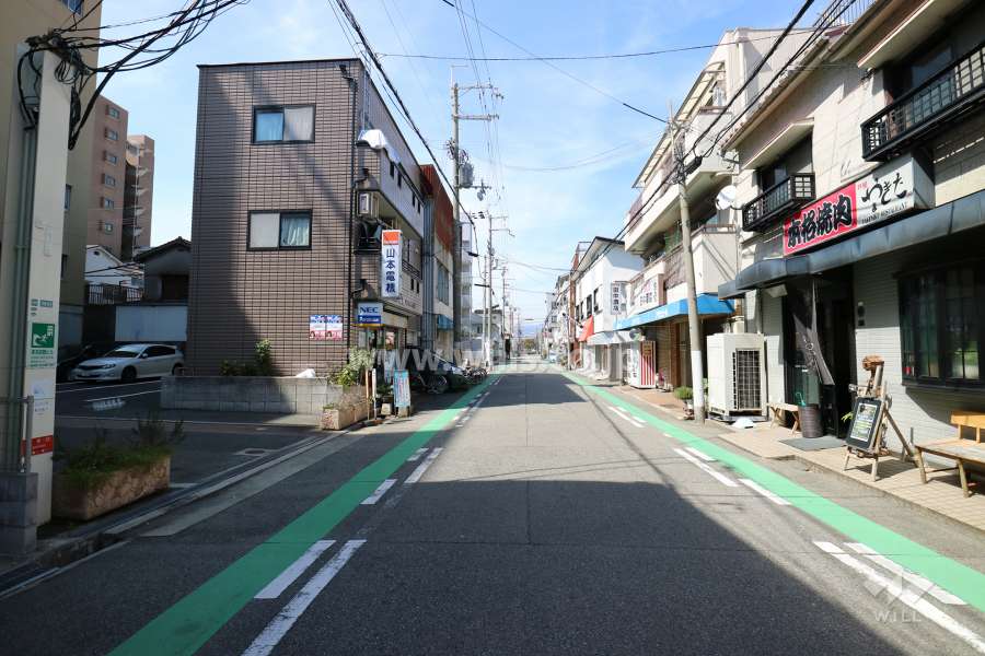 敷地南側の前面道路。