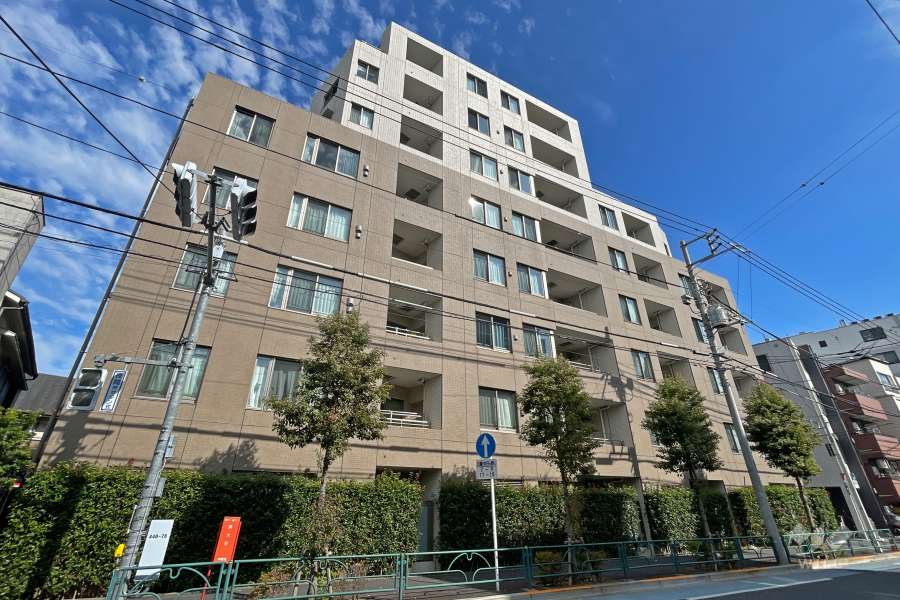 グローリオ高円寺の外観（南西側から）