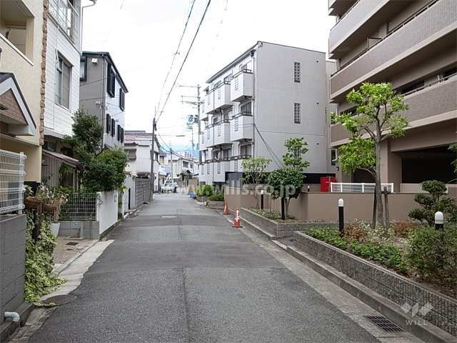 敷地南側は一戸建てが建ち並ぶ住宅地です。