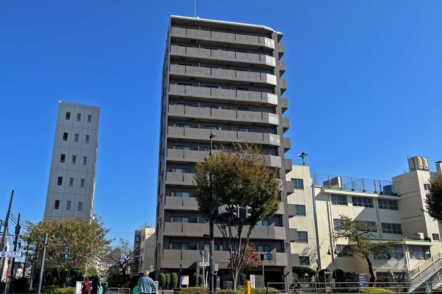 ルーブル中野坂上の外観（西側から）