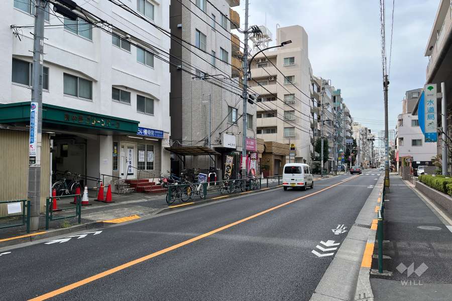 敷地北側の前面道路（東側から）