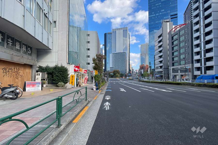 敷地南側の前面道路