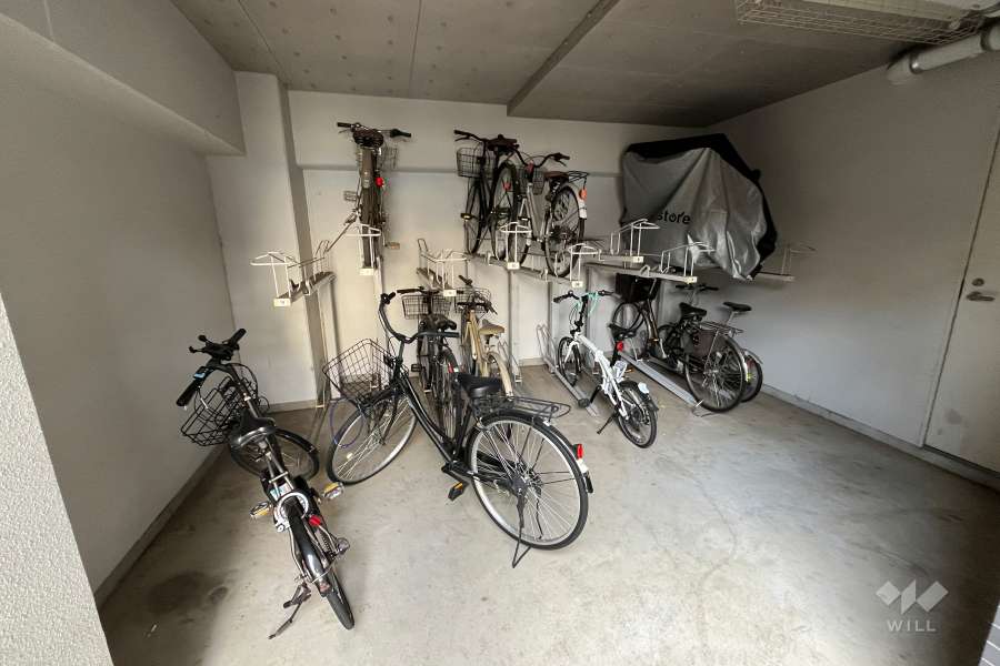 屋内に設けられた駐輪場