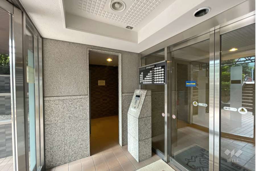 エントランスはオートロック付きです。