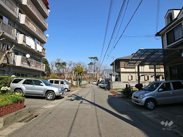 敷地南側の前面道路