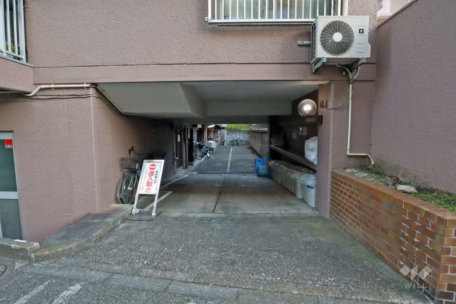 駐車場の出入り口