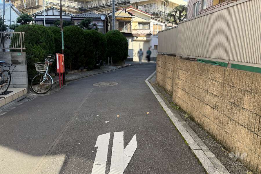 敷地北西側の前面道路