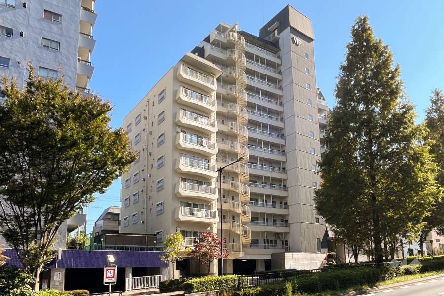 マンションヴィップ中野坂上の外観（北西側から）