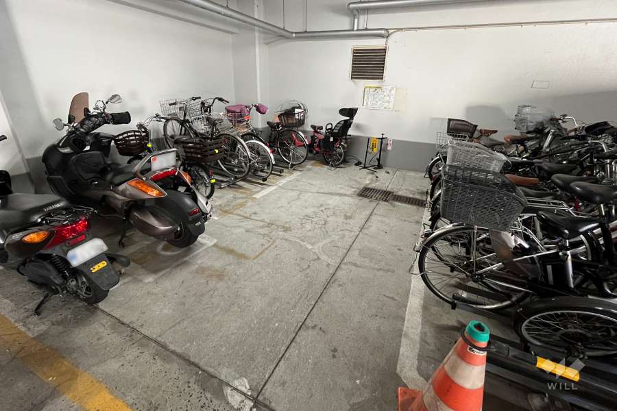 駐輪場とバイク置場