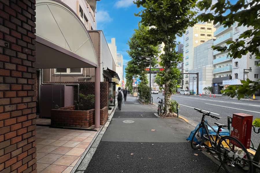 敷地南側の前面道路