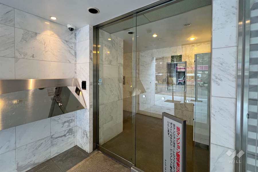 エントランスはオートロック付きです。