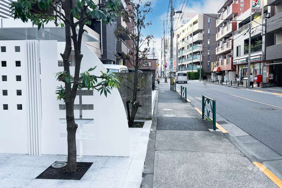 敷地北側の前面道路