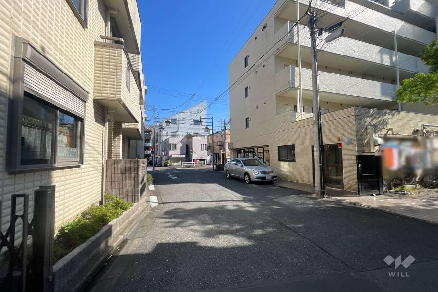 敷地北側の前面道路