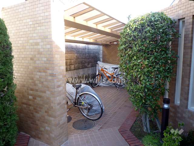 エントランス横にある駐輪場