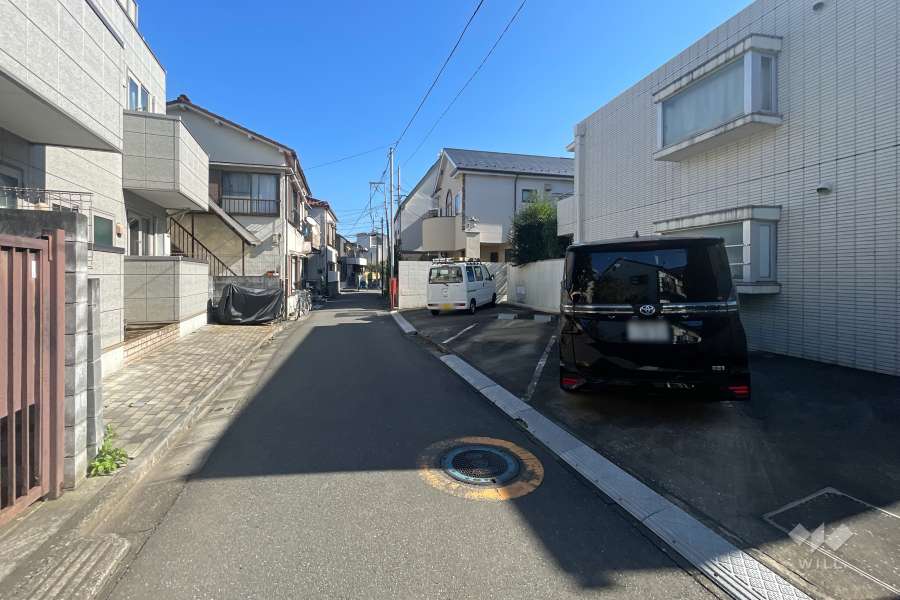 敷地北側の前面道路　