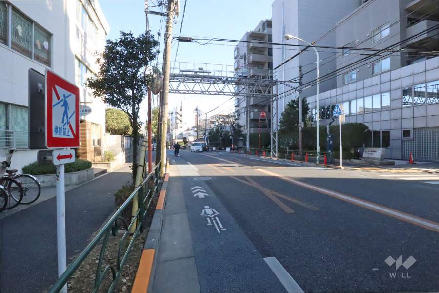 敷地北側の前面道路