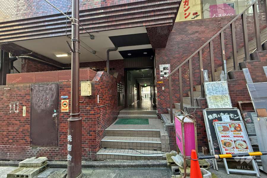 北側エントランス