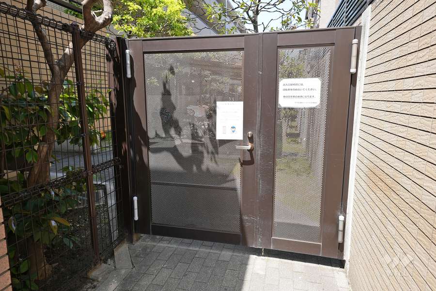 駐輪場の出入口