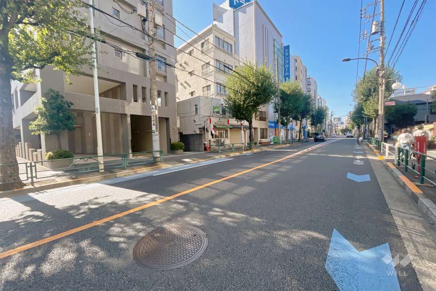 敷地北側の前面道路（東側から）